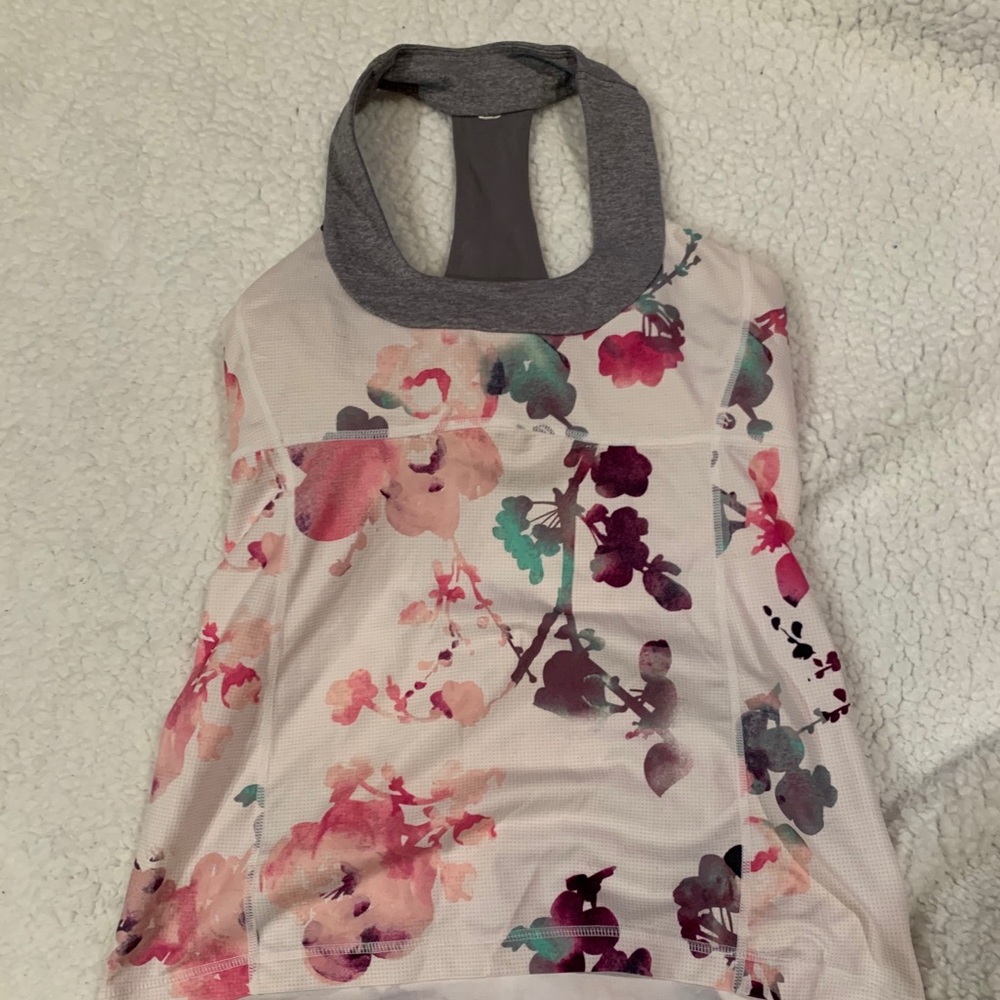 Lululemon tank!